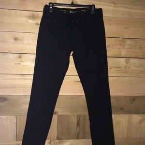 Levi’s Black slight curve skinny jean